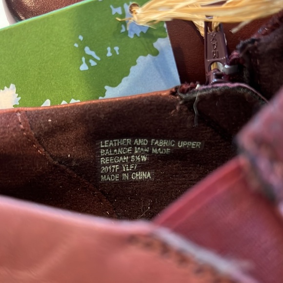 Earth Origins leather maroon super comfy shoes - Picture 8 of 11